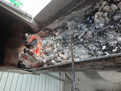 Шашлыки готовятся на угле, есть вытяжки — муниципальная инспекция проверила заведение после жалобы