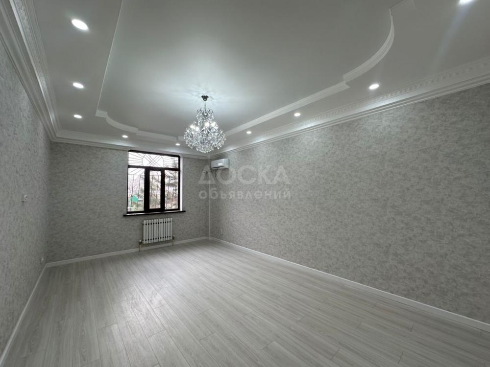 Продаю 3-комнатную квартиру, 97кв. м., этаж - 1/9, Нижний джал.