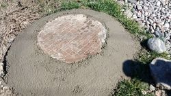 Люк на Чортекова—Тогуз Тутун, у которого была открыта крышка, забетонирован