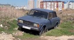 Милиция ищет владельца заброшенной машины возле посольств Китая и США в Бишкеке