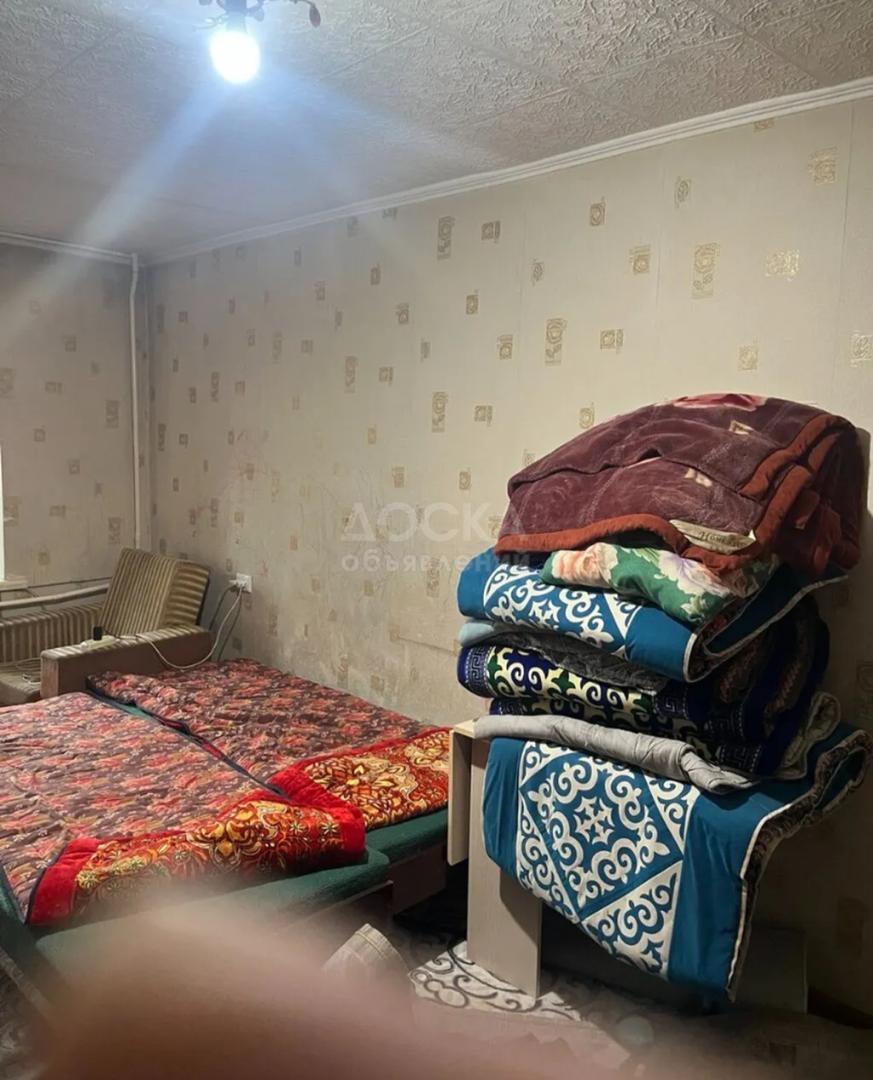 Сдаю 1-комнатную квартиру, 35кв. м., этаж - 4/4, золотой квадрат.