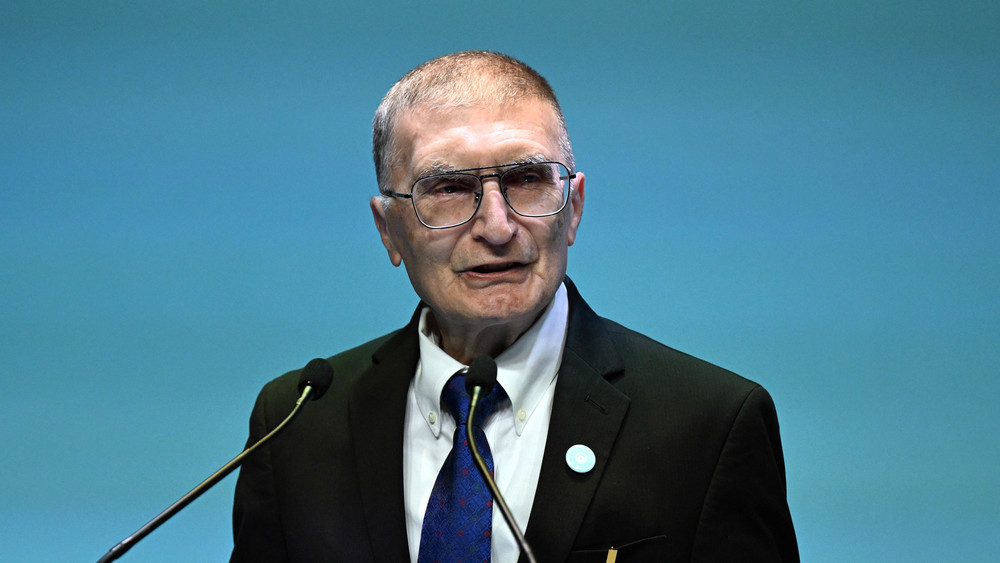 Азиз Санжар