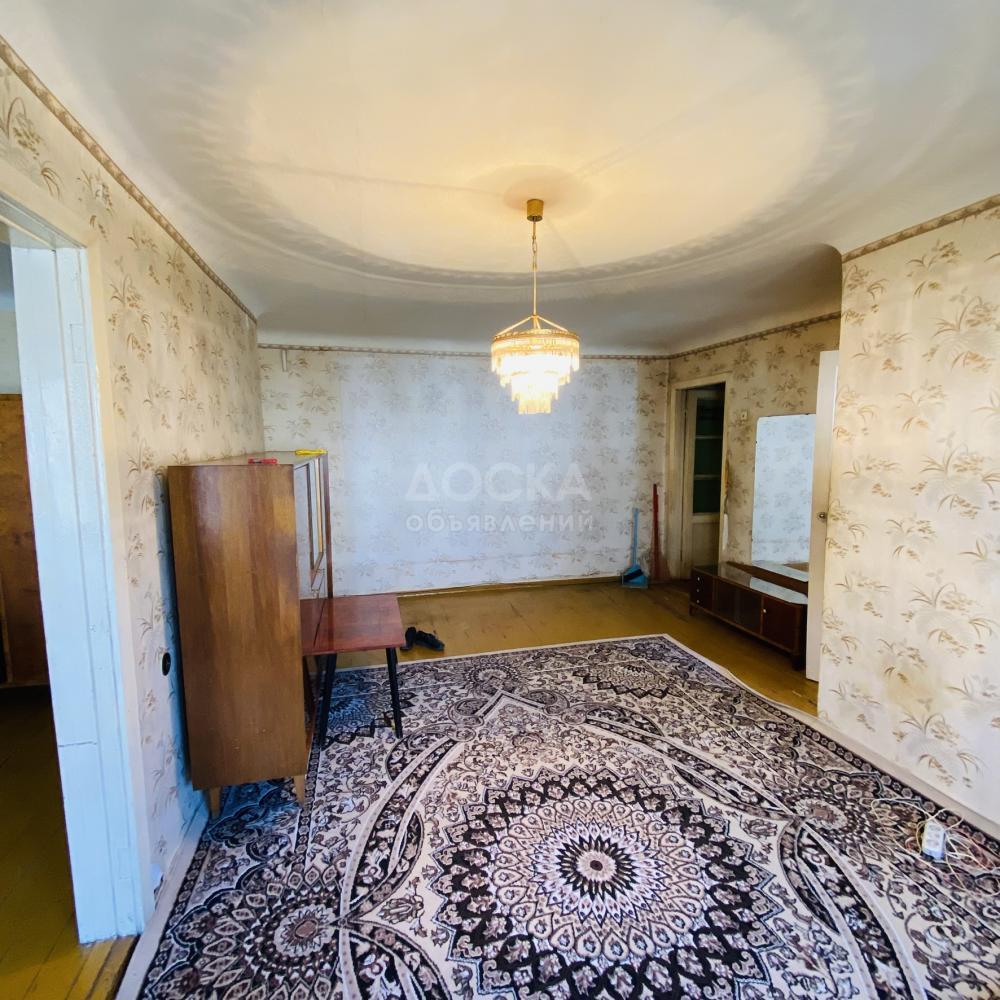 Продаю 3-комнатную квартиру, 58кв. м., этаж - 2/3, Манаса / Айни .