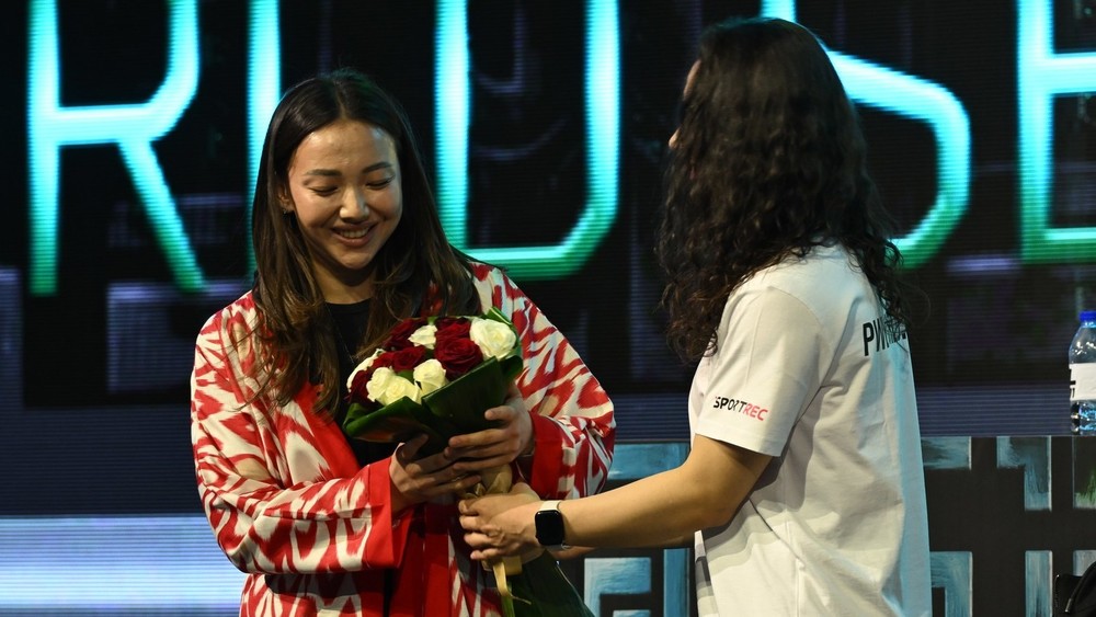 Сезим Жуманазарова и Лайлахон Собирова