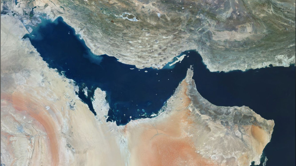 Спутниковый снимок Персидского залива, соединенного с Оманским заливом Ормузским проливом; 2025 год