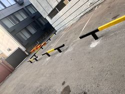 Почему Минстрой перекрыл парковочные места сзади своего здания? Ответ мэрии