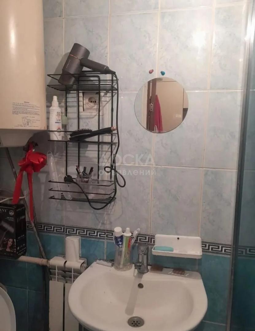 Сдаю 1-комнатную квартиру, 34кв. м., этаж - 1/3, Баят рынок.