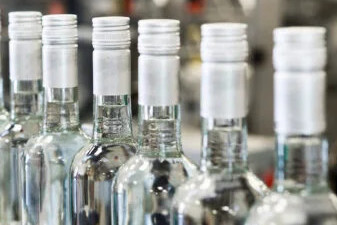 Кабмин исключил розничную продажу алкоголя из ряда норм по лицензированию