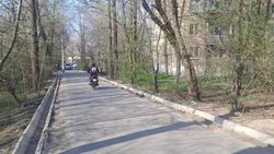 В мэрии ответили, построят ли тротуар вдоль дороги в 9 мкр, выходящей на улицу Суеркулова