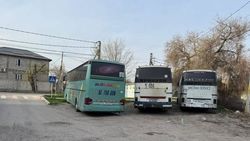 Бишкекчане жалуются на парковку автобусов на Боталиева