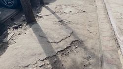 Горожанка возмущается состоянием дорог на улицах Бишкека Горожанка возмущается состоянием дорог на улицах Бишкека