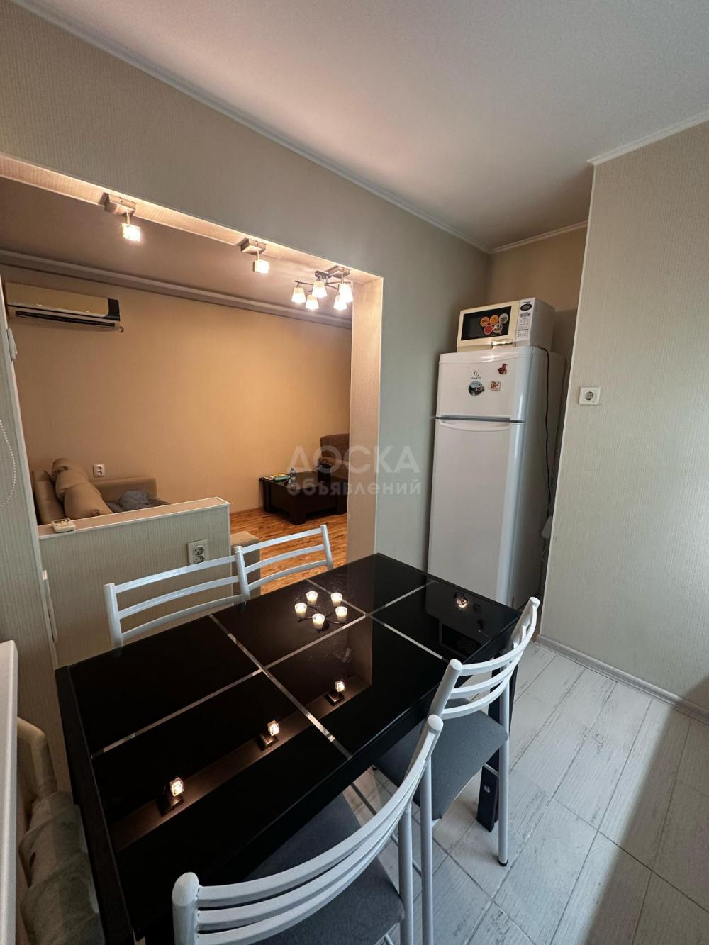 Продаю 2-комнатную квартиру, 43кв. м., этаж - 2/4, 9 мкр.