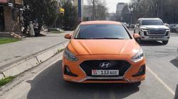 Машина припаркована на велодорожке