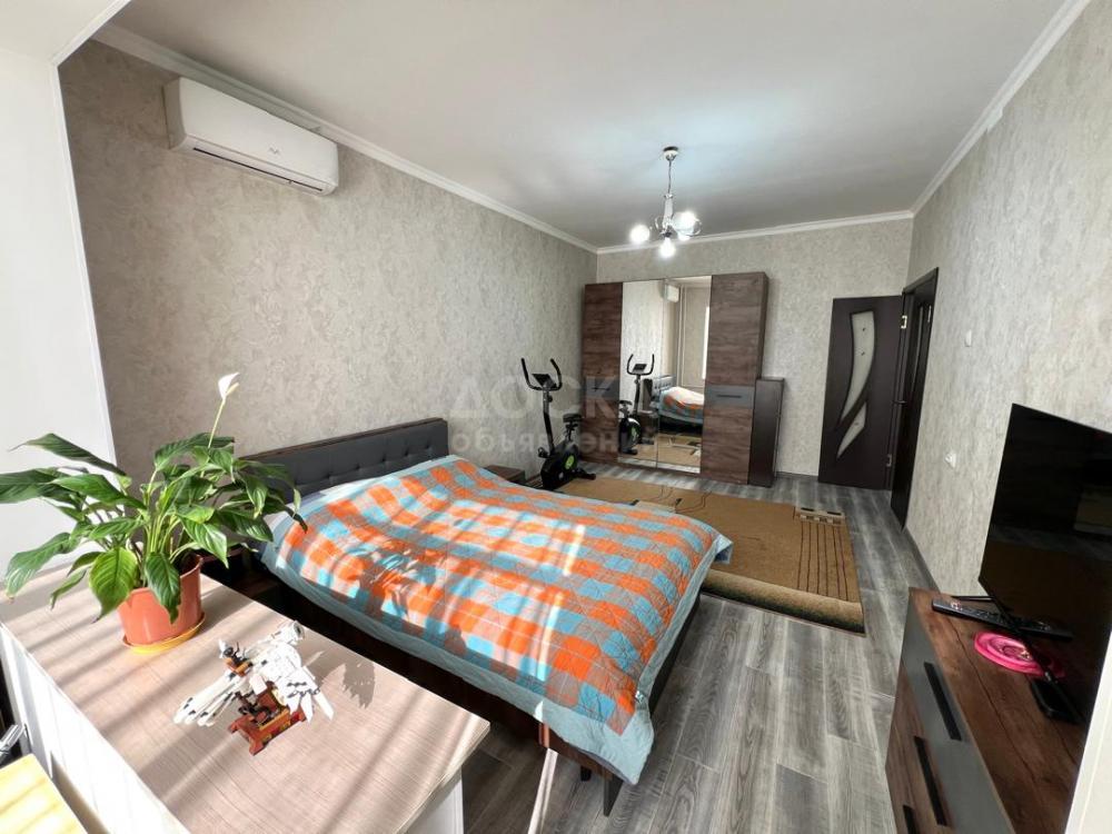 Продаю 1-комнатную квартиру, 33кв. м., этаж - 2/9, восток 5.