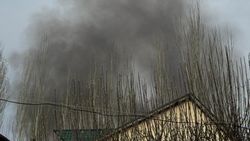 На территории склада демонтажа мэрии что-то сжигают. Видео и фото горожан