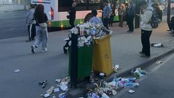 Урна для мусора на Московская—Советская переполнена