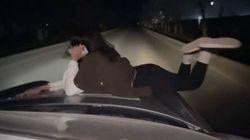 В Кара-Балте девушка лежа каталась на капоте. Водители оштрафованы на 30 тыс. сомов