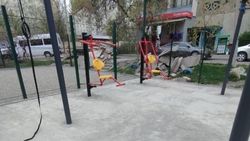 Резиновое покрытие на детской площадке возле детсада №185 сделают к концу этой недели, - мэрия