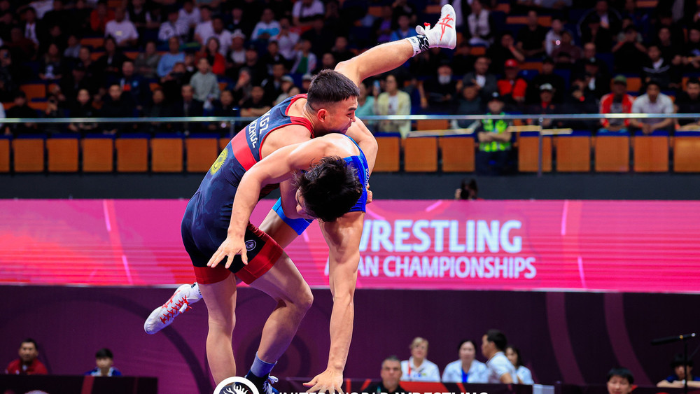 Акжол Махмудов