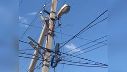 Если демонтировать их сейчас, улицы останутся без освещения — мэрия о фонарях в Лебединовке