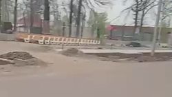 В селе Октябрьское Сузакского района из-за мусора на дороге высокий уровень риска ДТП, - житель