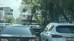 Почему перед перекрестком Элебаева—Горького разрешили парковку? - горожанин