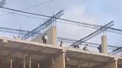 Школьники забрались на верхние этажи строящегося здания в мкр Джал