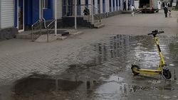 На Фучика—Рыскулова утечка воды
