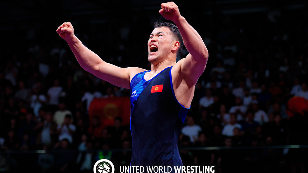 Акжол Махмудов