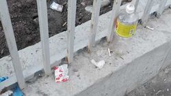 На новой остановке возле Восточного автовокзала установили урны для мусора