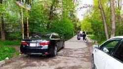 Конструкции, закрывавшие въезд в дом №10 в 11 мкр, демонтировали