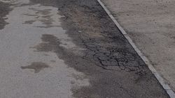 Новый тротуар на Панфилова—Кулатова разрушается, - горожанин