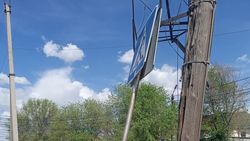 Дорожный знак на Муса Джалиля—Буденного накренился