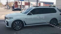 Житель жаловался на парковку на тротуаре на Суванбердиева—Юнусалиева. Ответ УПСМ