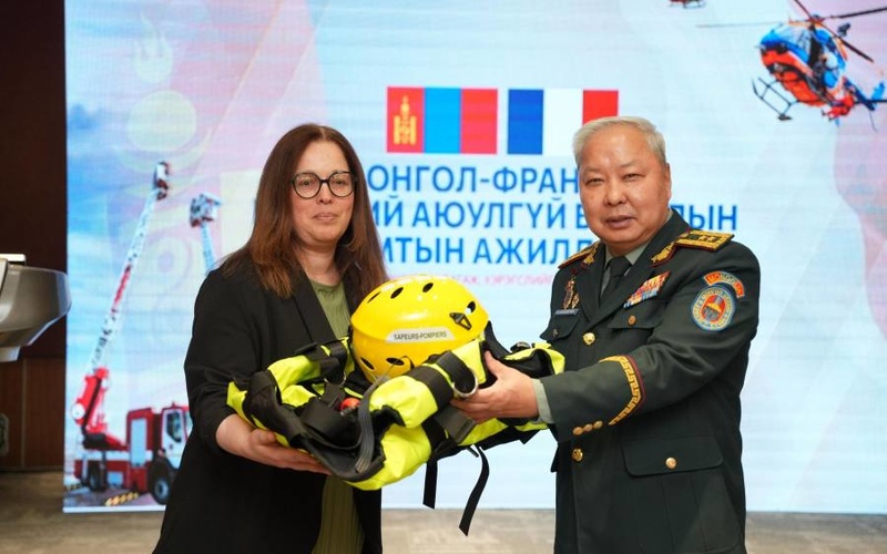 France provides rescue equipment to Mongolia's NEMA