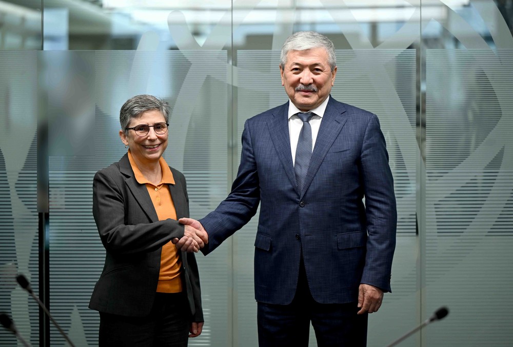 Адылбек Касымалиев и Беатрис Мазер