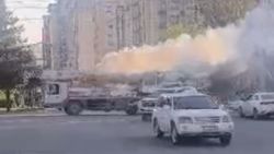 По Масалиева ехал кран, который сильно дымит