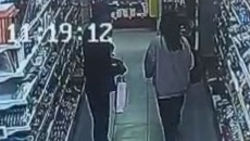 В маркете в Нижнем Джале парень и девушка взяли дорогой алкоголь и не оплатили, - житель