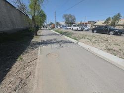 На Л.Толстого есть треснувший люк, который прогибается при нажатии