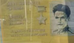 Горожанка просит обновить стенды с героями ВОВ у Филармонии