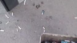 Житель просит установить камеры у места для курения возле ЦУМа и штрафовать тех, кто мусорит