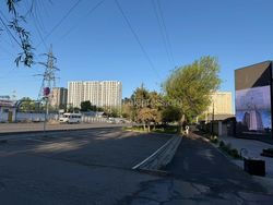 Почему заасфальтировали бывшую зеленую зону на Медерова—Вишневского?