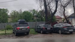Машины уничтожили газон на Салиевой между Курманджан Датка и Буденного, - житель