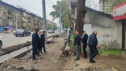 В мэрии ответили на просьбу горожанина расширить тротуар на Л.Толстого