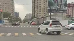 Водитель поздно перестроился и проехал на красный на Панфилова—Л.Толстого