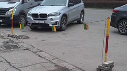 Владельцу отеля сказано демонтировать трос на Ибраимова, 70