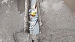 На Мусы Джалиля—Буденного разбитая дорога и антисанитария, - житель