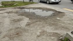 Горожанин жалуется на состояние дороги в Кок-Жаре