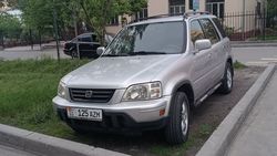 На Армейской машина стояла на газоне