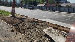 От новых подземок на Ч.Айтматова нет дорожки к тротуару, - житель